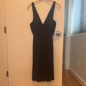 Chic Black V-Neck Midi Dress